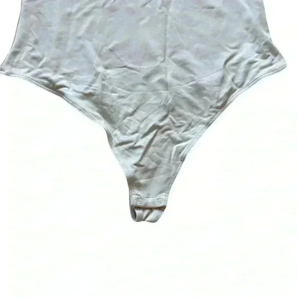 NWT Women's House of Harlow Cream Thong Short Sleeve Bodysuit Size Medium - Picture 4 of 8